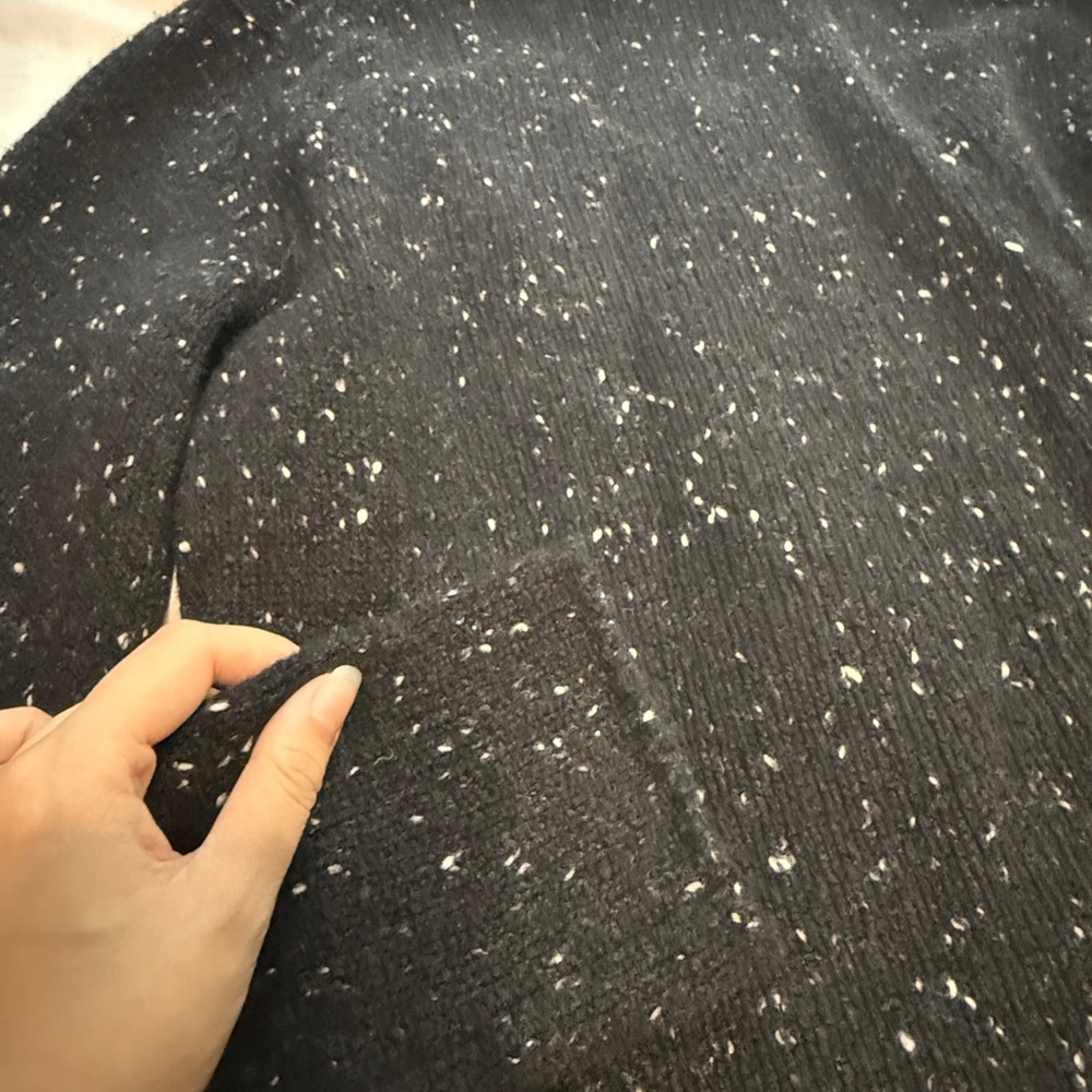 Burberry London virgin wool and cashmere Black Speckled v-neck Sweater - Picture 9 of 9